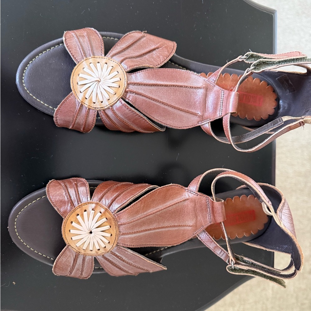 PIKOLINOS Leather Sandals with Decorative Accent